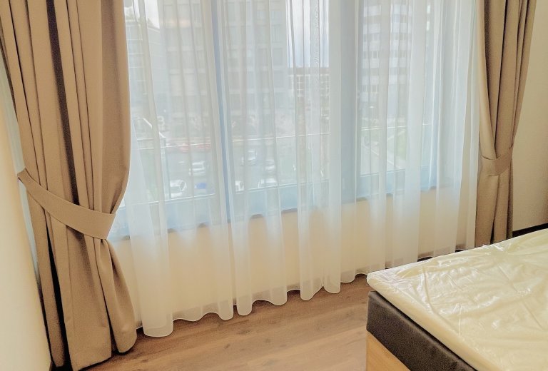 Dodání záclon a závěsů