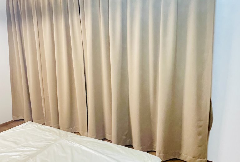 Dodání záclon a závěsů