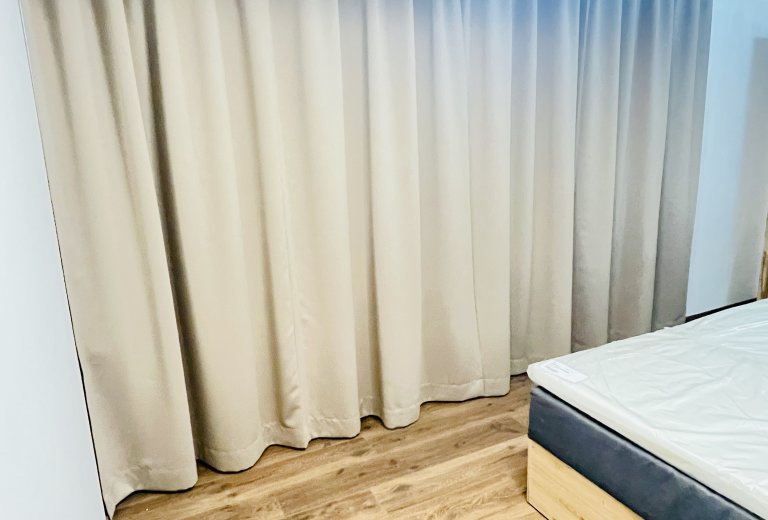 Dodání záclon a závěsů