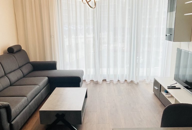 Dodání záclon a závěsů